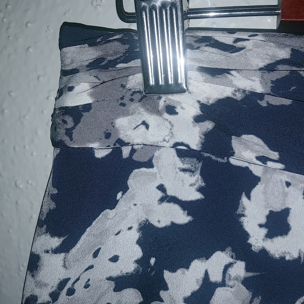 Banana Republic 8 Faux Wrap Lined Mini Skirt in Navy Gray Floral - Picture 4 of 7